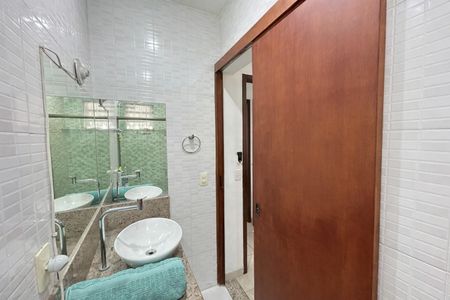 Casa à venda com 141m², 4 quartos e 1 vagaBanheiro da Suíte 2