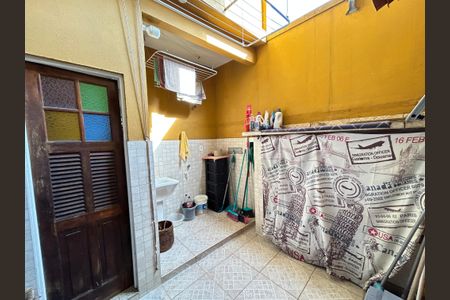 Casa à venda com 141m², 4 quartos e 1 vagaÁrea de Serviço