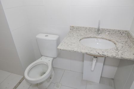 Banheiro de kitnet/studio para alugar com 1 quarto, 25m² em Pompeia, São Paulo