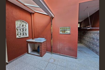 Casa à venda com 130m², 3 quartos e 2 vagasÁrea externa