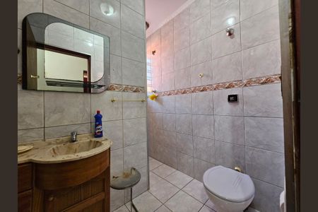 Casa à venda com 130m², 3 quartos e 2 vagasBanheiro