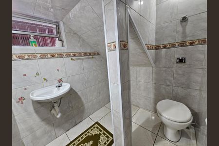 Casa à venda com 130m², 3 quartos e 2 vagasBanheiro
