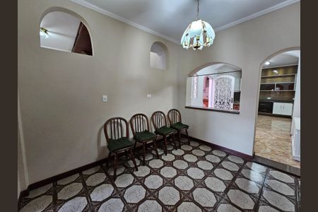 Casa à venda com 130m², 3 quartos e 2 vagasSala