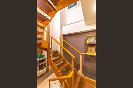 Apartamento à venda com 148m², 2 quartos e 2 vagasEscadas