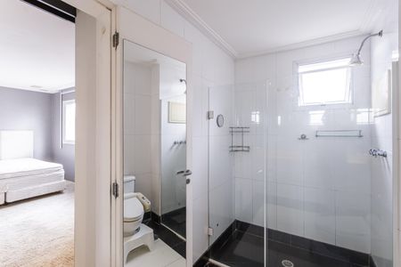 Apartamento para alugar com 200m², 2 quartos e 4 vagas Apartamento para alugar com 200m², 2 quartos e 4 vagasBanheiro da Suíte 2