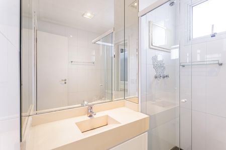 Apartamento para alugar com 200m², 2 quartos e 4 vagas Apartamento para alugar com 200m², 2 quartos e 4 vagasBanheiro da Suíte 1