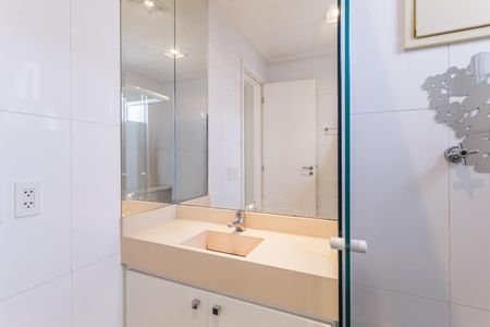 Apartamento para alugar com 200m², 2 quartos e 4 vagas Apartamento para alugar com 200m², 2 quartos e 4 vagasBanheiro da Suíte 1