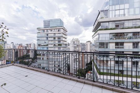 Apartamento para alugar com 200m², 2 quartos e 4 vagas Apartamento para alugar com 200m², 2 quartos e 4 vagasVaranda