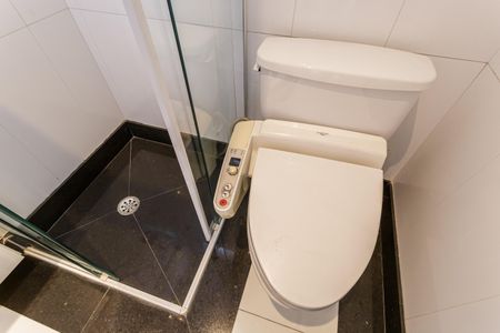 Apartamento para alugar com 200m², 2 quartos e 4 vagas Apartamento para alugar com 200m², 2 quartos e 4 vagasBanheiro da Suíte 1