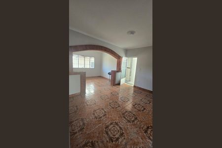 Sala de casa para alugar com 2 quartos, 80m² em Jardim Belcito, São Paulo