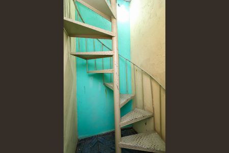 Casa à venda com 88m², 4 quartos e 1 vagaEscadas de Acesso