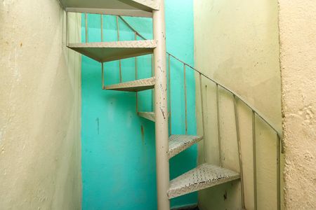 Casa à venda com 88m², 4 quartos e 1 vagaEscadas de Acesso