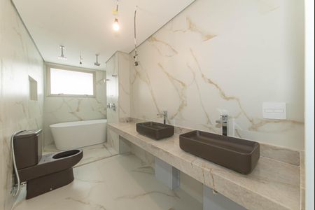 Apartamento à venda com 219m², 3 quartos e 4 vagasBanheiro da Suíte 3