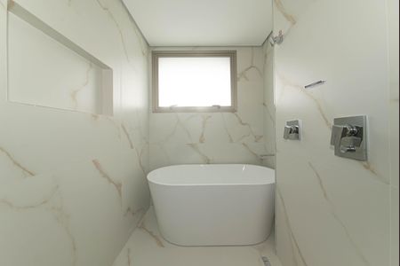 Apartamento à venda com 219m², 3 quartos e 4 vagasBanheiro da Suíte 3