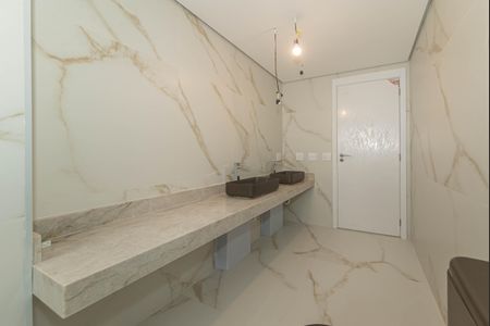 Apartamento à venda com 219m², 3 quartos e 4 vagasBanheiro da Suíte 3