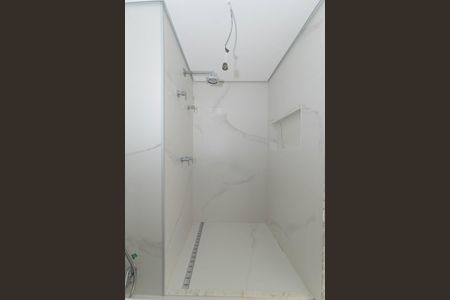 Apartamento à venda com 219m², 3 quartos e 4 vagasBanheiro da Suíte 2