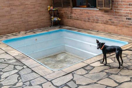 Casa à venda com 200m², 3 quartos e 3 vagasVaranda dos fundos - Piscina