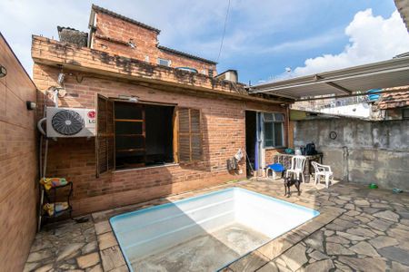 Casa à venda com 200m², 3 quartos e 3 vagasVaranda dos fundos