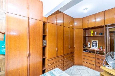 Casa à venda com 200m², 3 quartos e 3 vagasQuarto 2 - Armários