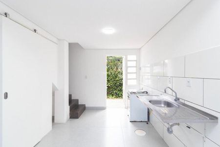Cozinha de casa de condomínio para alugar com 1 quarto, 55m² em Santa Tereza, Porto Alegre