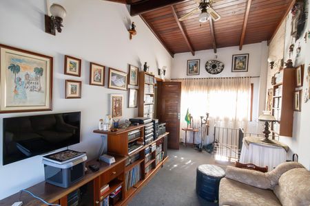 Casa de condomínio para alugar com 350m², 3 quartos e 4 vagas Casa de condomínio para alugar com 350m², 3 quartos e 4 vagasSala de TV