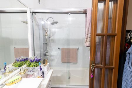 Casa de condomínio para alugar com 350m², 3 quartos e 4 vagas Casa de condomínio para alugar com 350m², 3 quartos e 4 vagasBanheiro da Suíte