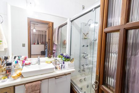 Casa de condomínio para alugar com 350m², 3 quartos e 4 vagas Casa de condomínio para alugar com 350m², 3 quartos e 4 vagasBanheiro da Suíte