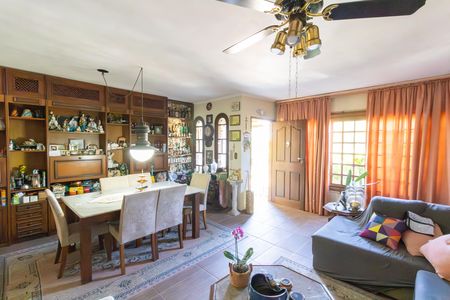 Casa de condomínio para alugar com 350m², 3 quartos e 4 vagas Casa de condomínio para alugar com 350m², 3 quartos e 4 vagasSala