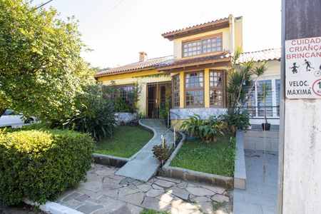 Casa de condomínio para alugar com 350m², 3 quartos e 4 vagas Casa de condomínio para alugar com 350m², 3 quartos e 4 vagasFachada