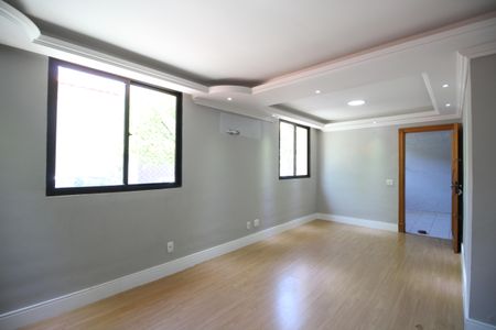 Casa de condomínio à venda com 120m², 4 quartos e 3 vagasSala