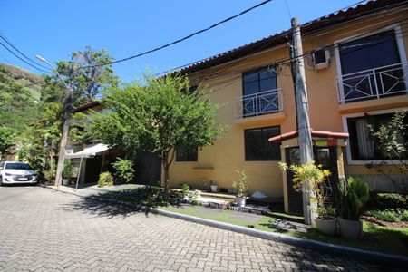 Casa de condomínio à venda com 120m², 4 quartos e 3 vagasFachada