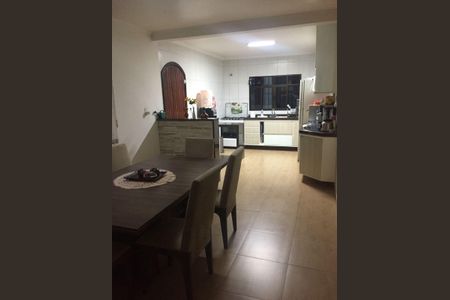 Casa à venda com 169m², 3 quartos e 2 vagas Casa à venda com 169m², 3 quartos e 2 vagasCozinha