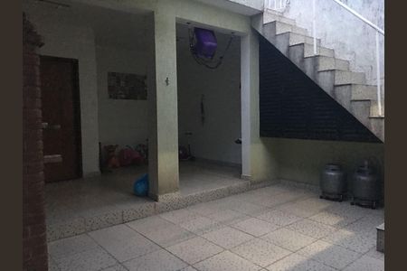 Casa à venda com 169m², 3 quartos e 2 vagas Casa à venda com 169m², 3 quartos e 2 vagasÁrea externa