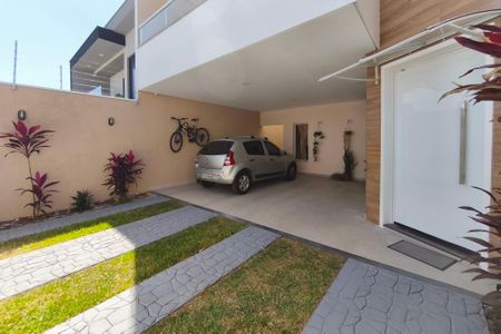 Casa à venda com 221m², 3 quartos e 4 vagasQuintal - Garagem