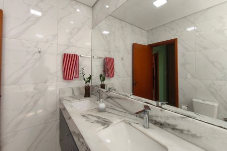 Casa à venda com 221m², 3 quartos e 4 vagasBanheiro Suíte