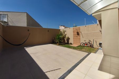 Casa à venda com 221m², 3 quartos e 4 vagasQuintal