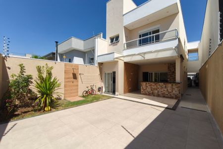 Casa à venda com 221m², 3 quartos e 4 vagasQuintal