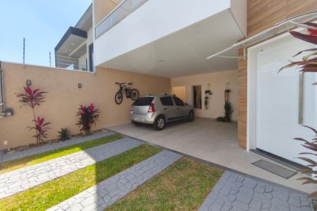 Casa à venda com 221m², 3 quartos e 4 vagasQuintal - Garagem
