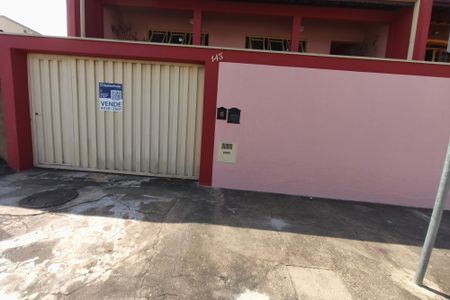 Casa à venda com 233m², 3 quartos e 3 vagasPLACA INSTALADA NA FACHADA