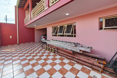 Casa à venda com 233m², 3 quartos e 3 vagasQuintal - Garagem