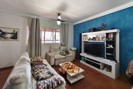 Casa à venda com 233m², 3 quartos e 3 vagasSala