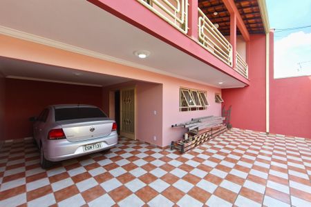 Casa à venda com 233m², 3 quartos e 3 vagasQuintal - Garagem