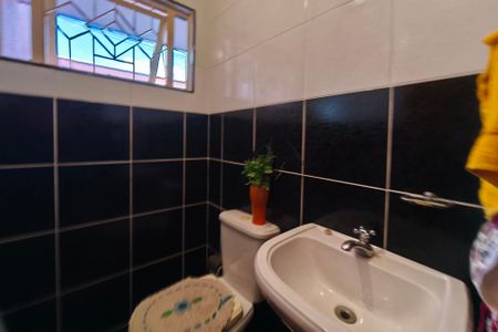 Casa à venda com 233m², 3 quartos e 3 vagasBanheiro de serviço