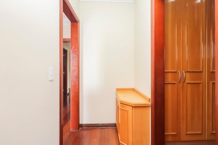 Casa à venda com 570m², 4 quartos e 10 vagasCorredor