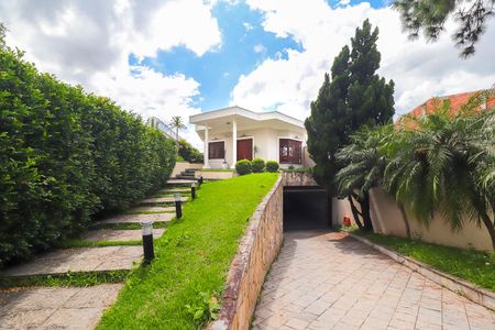 Casa à venda com 570m², 4 quartos e 10 vagasEntrada