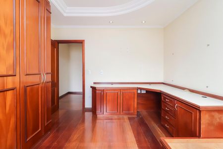 Casa à venda com 570m², 4 quartos e 10 vagasQuarto 