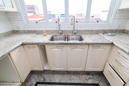 Casa à venda com 570m², 4 quartos e 10 vagasCozinha - Armários