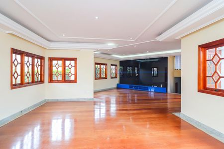 Casa à venda com 570m², 4 quartos e 10 vagasSala