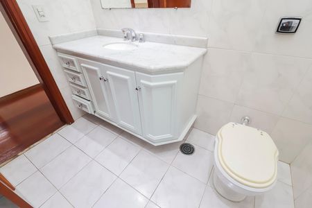 Casa à venda com 570m², 4 quartos e 10 vagasBanheiro Social