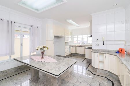 Casa à venda com 570m², 4 quartos e 10 vagasCozinha